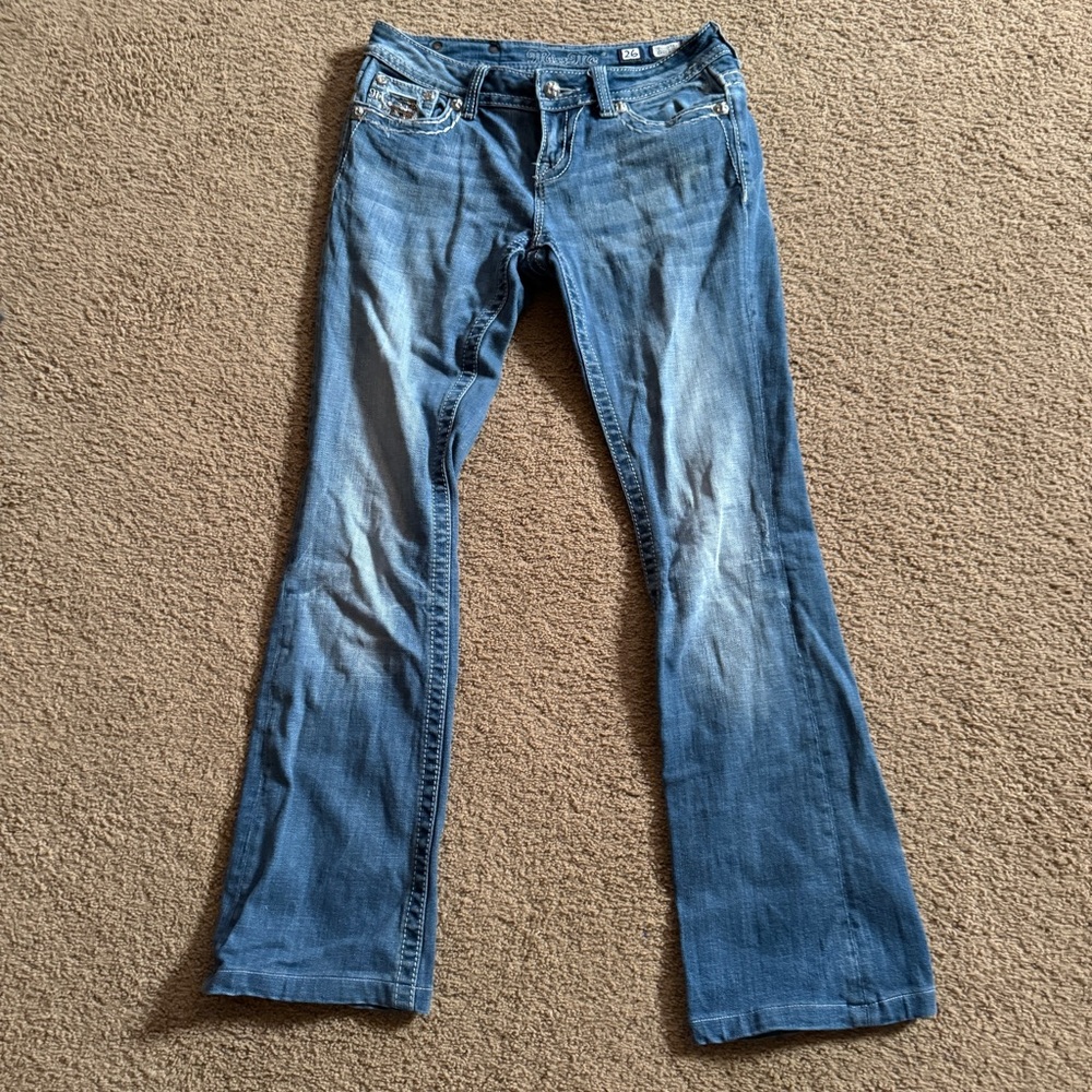 Miss Me Jeans sty: JE6067EZ, size 26, inseam 29, rise:7”, med wash sequin accent